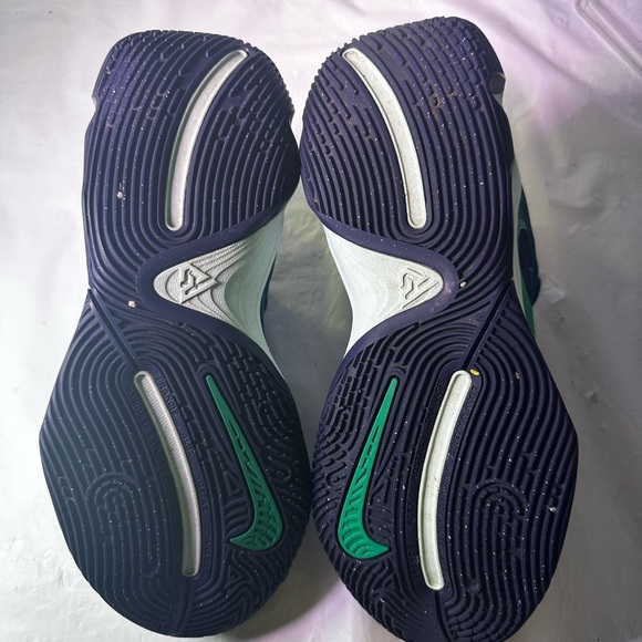 Nike Turquoise and Navy Athletic Shoes main image 9